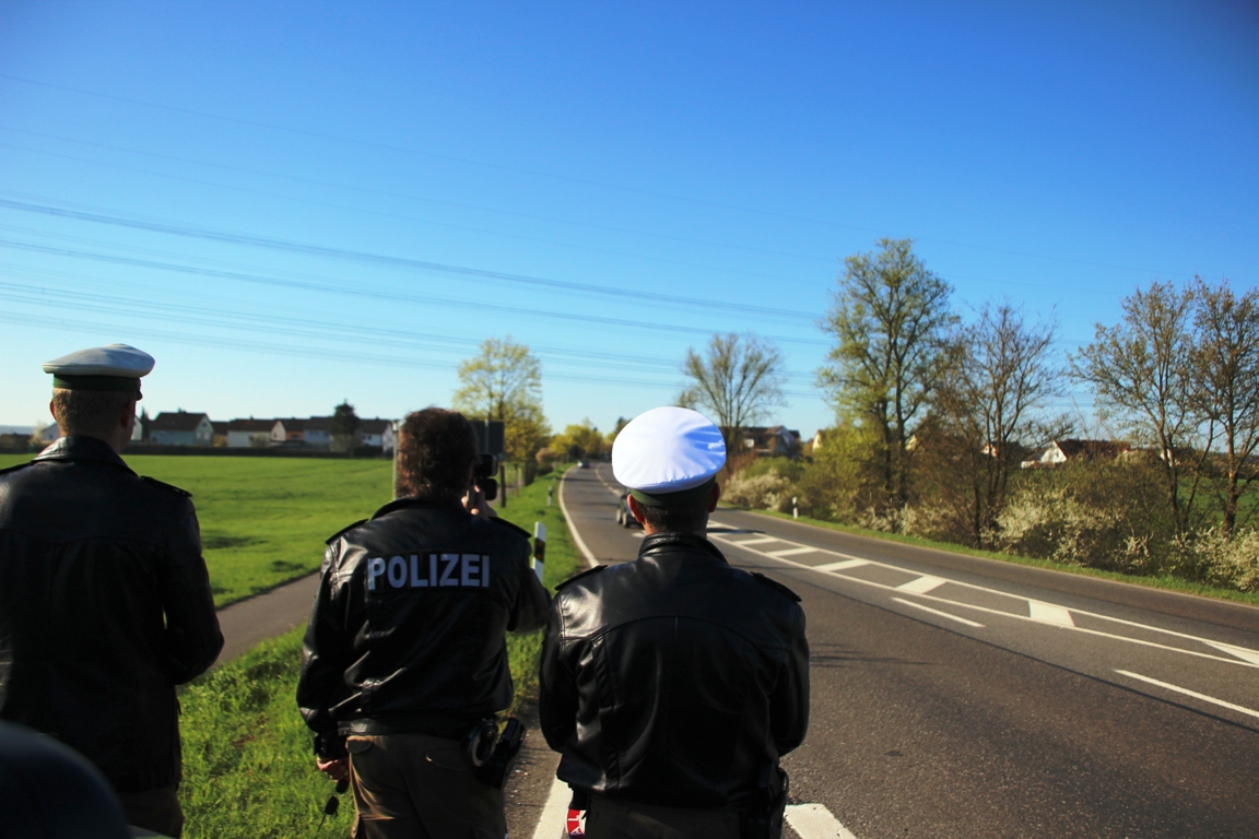 Polizei, Blitzer, Kontrolle, Blitzen, Beamten (3)