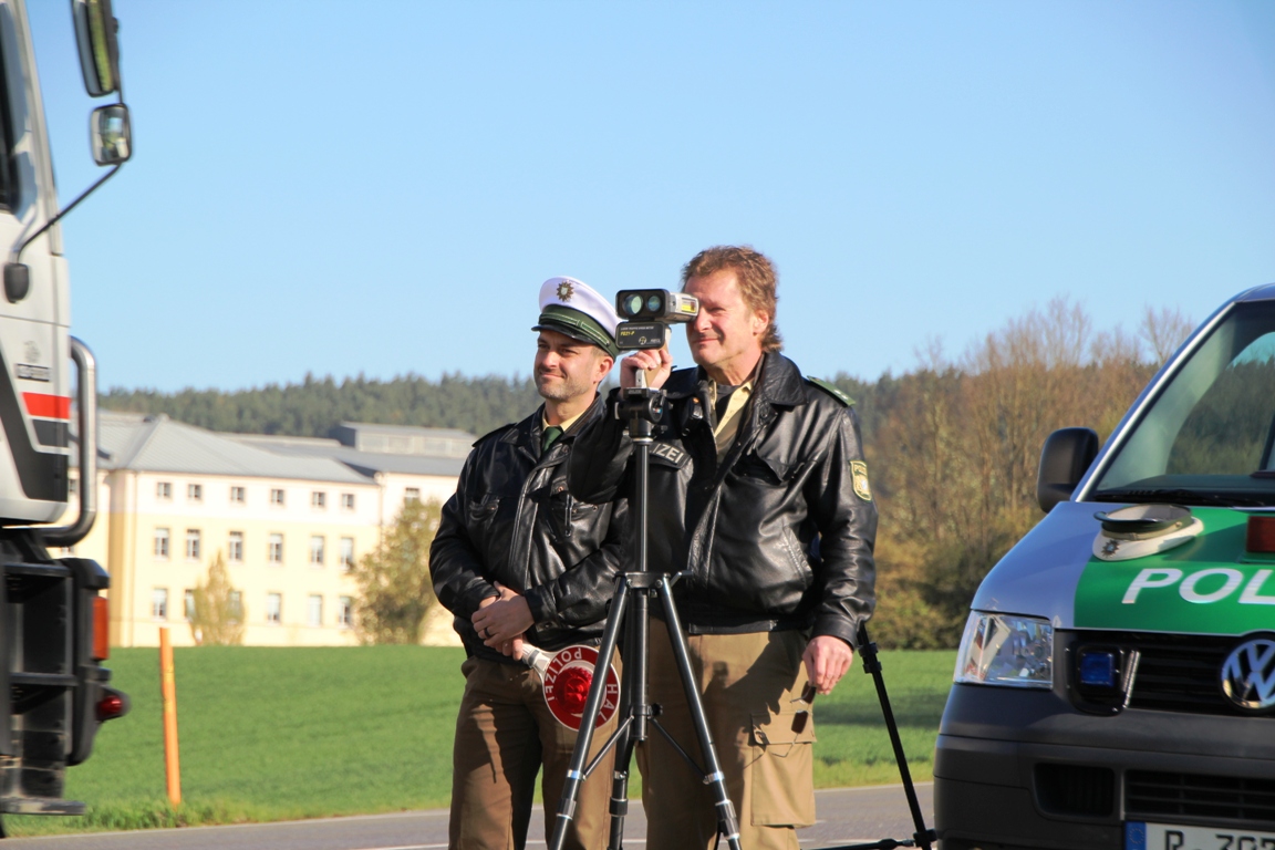 Polizei, Blitzer, Kontrolle, Blitzen, Beamten (5)