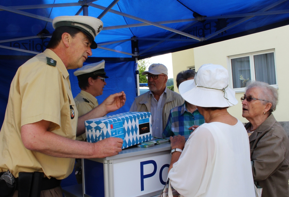 Polizei Infostand, Hubert Franz, Verkehrssicherheit 01