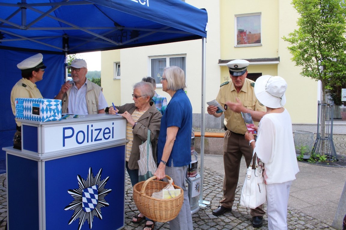 Polizei Infostand Verkehrssicherheit 13