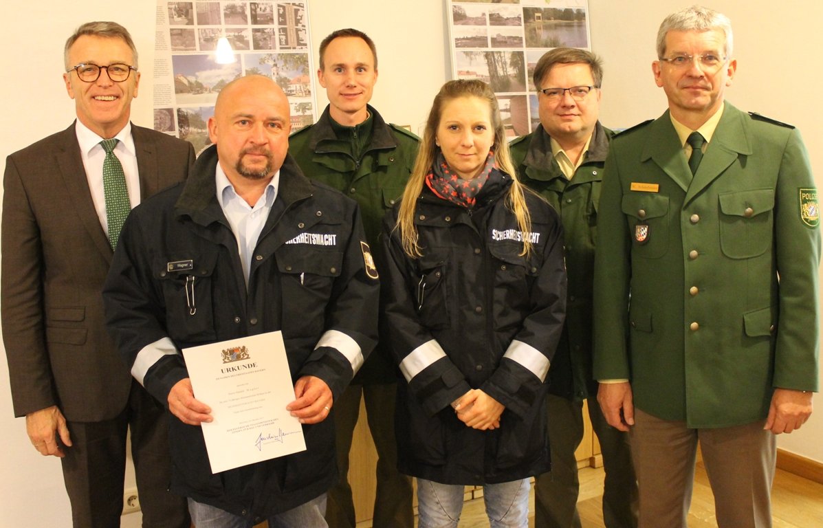 Pressefoto Polizei Tirschenreuth Ehrung Mitglieder Mitarbeiter geehrt Bild Polizei Tirschenreuth