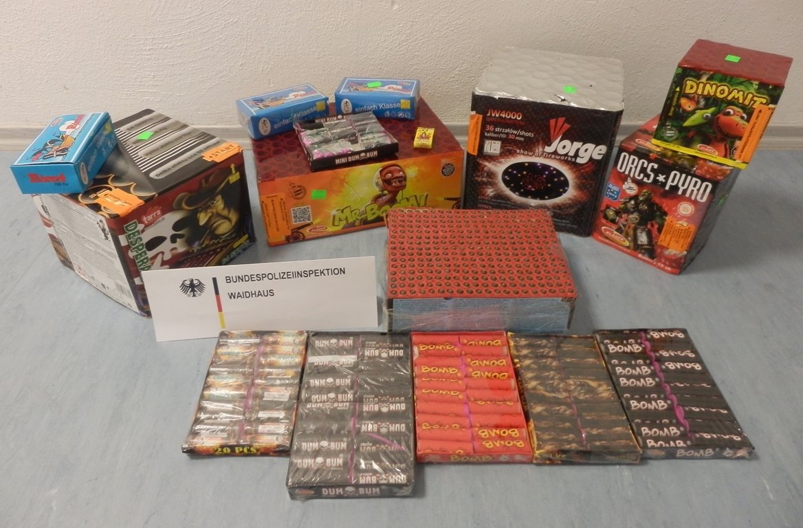 Feuerwerk, Pyrotechnik, Illegal, Beschlagnahmt, Polizei
