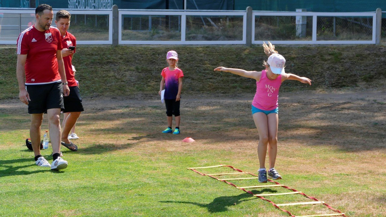 Ran an den Ball Ferienaktion Luhe Wildenau SC Luhe-Wildenau Fußball Kids Bilder Berndt Gradl5