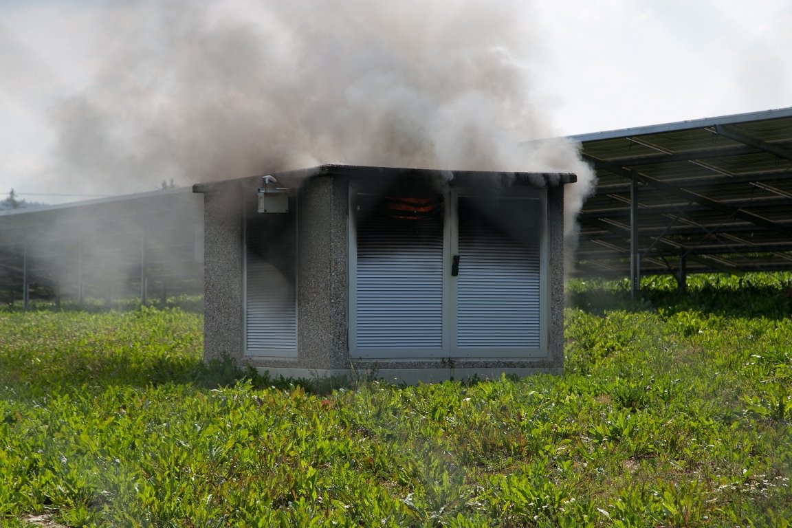 Rauchwolken Photovoltaikanlage Trafohaus Flammen Tirschenreuth Bilder NEWS5 Wellenhöfer05