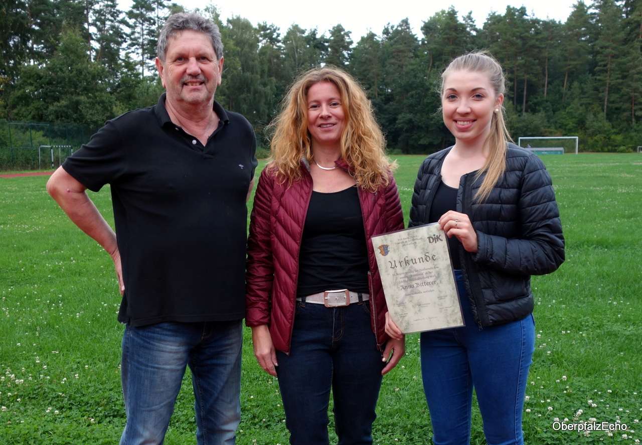 Renate Ziegler und Anna Bitterer DJK Leichtathletik OpfEcho