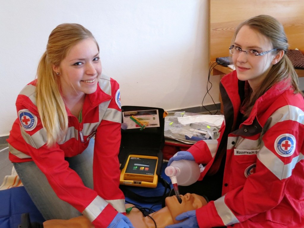 Sabrina_Höller,_Carina_Held_(von_links_nach_rechts), Wasserwacht Eschenbach