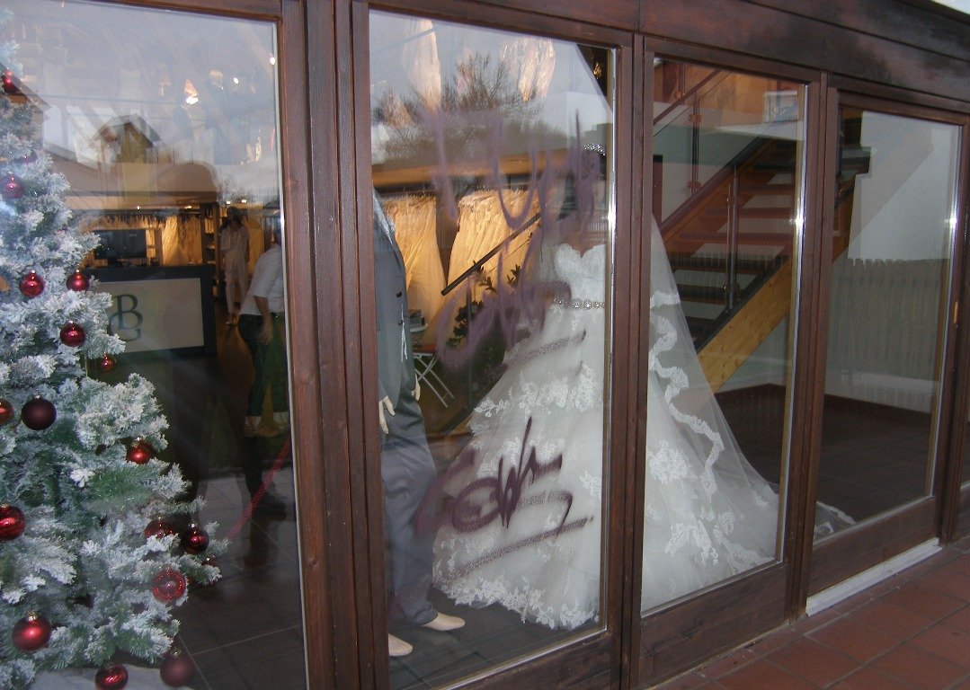 Schmierereien am Schaufenster