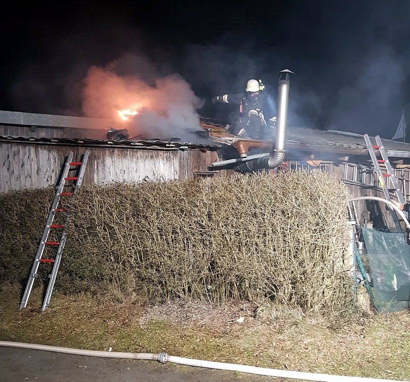 Schrebergarten Scheibe Pressath Brand Feuerwehr Pressath Einsatz 2