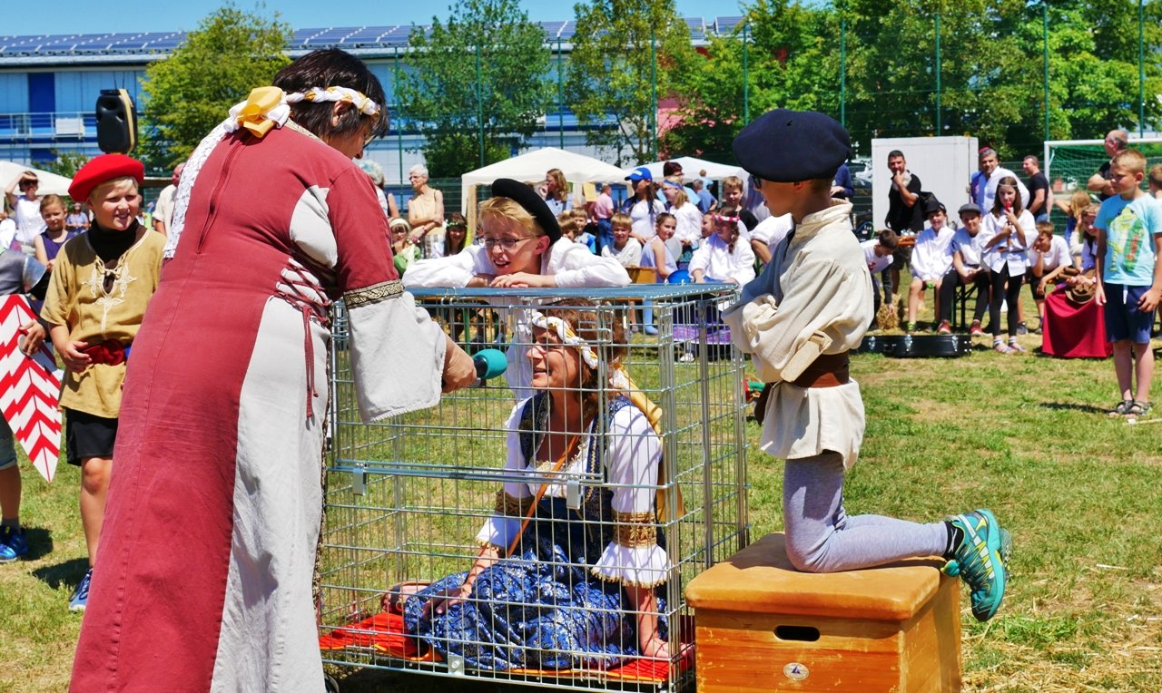 Schulfest Grundschule Neustadt Ritterspektakel Mittelalter (5)