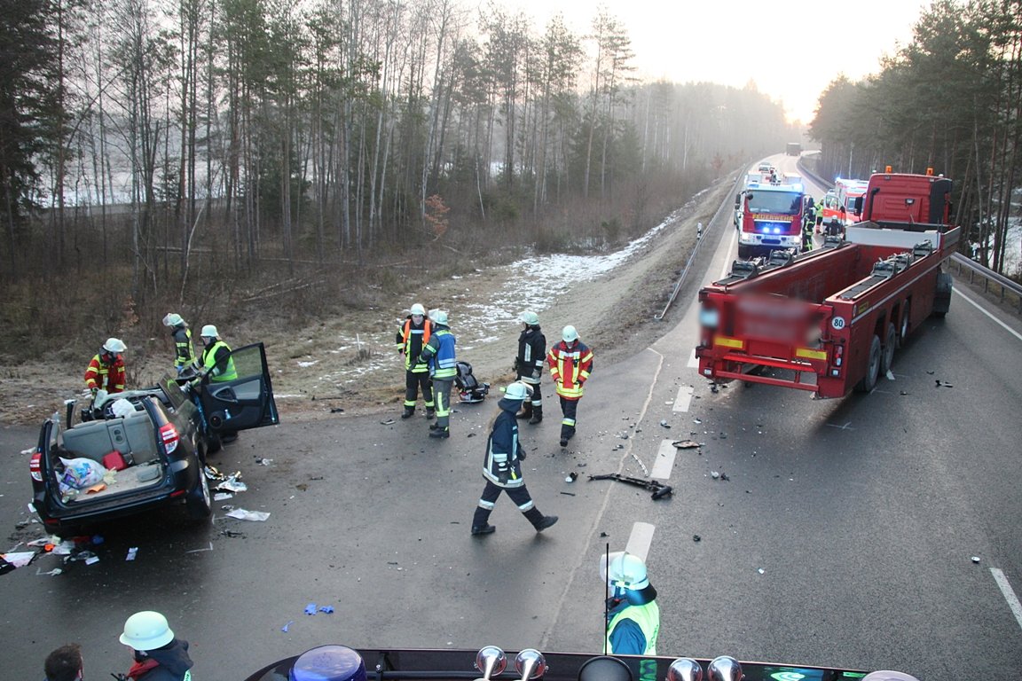 Schwerer Unfall B470 21.02.2019 Schießlweiher Parkplatz Schwarzenbach5