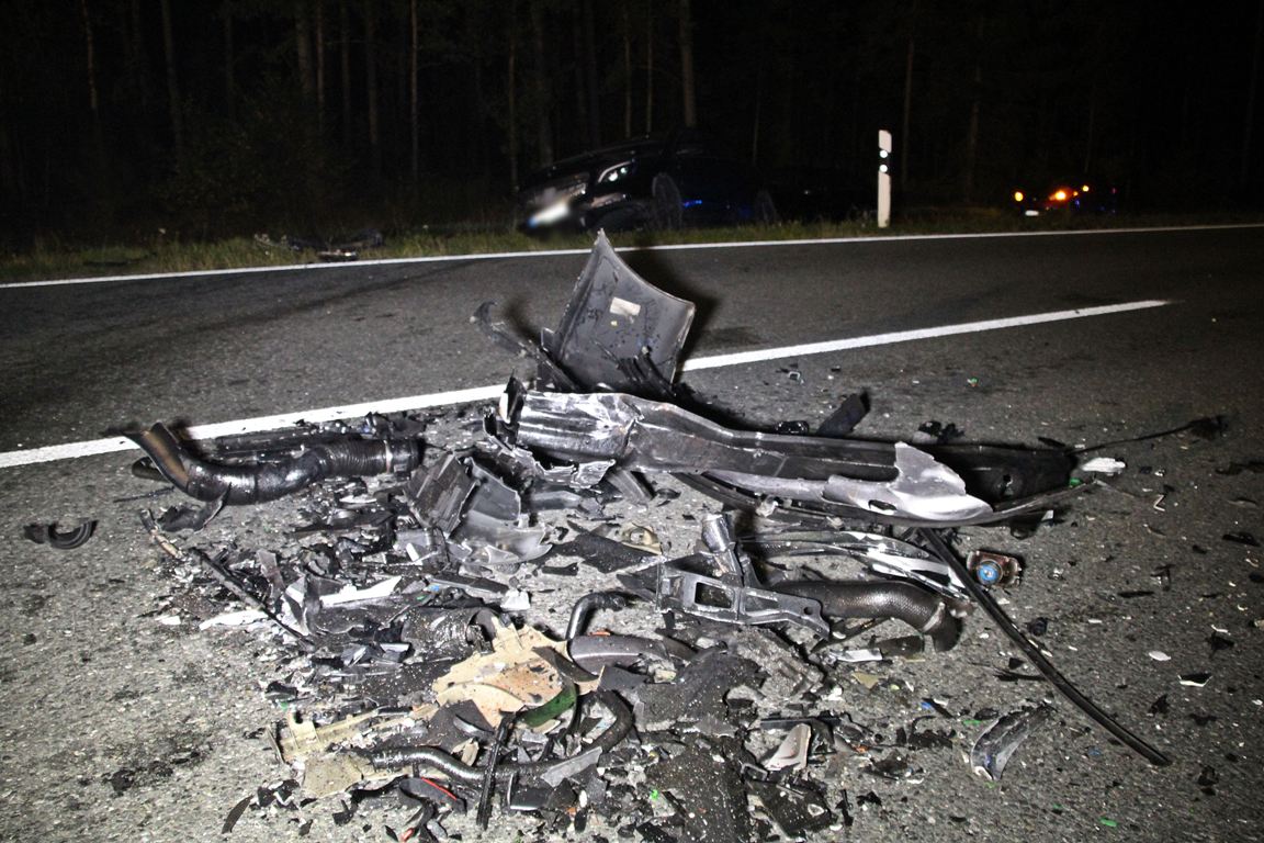 Schwerer Unfall mit drei Verletzten bei Etzenricht Bild Jürgen Masching6