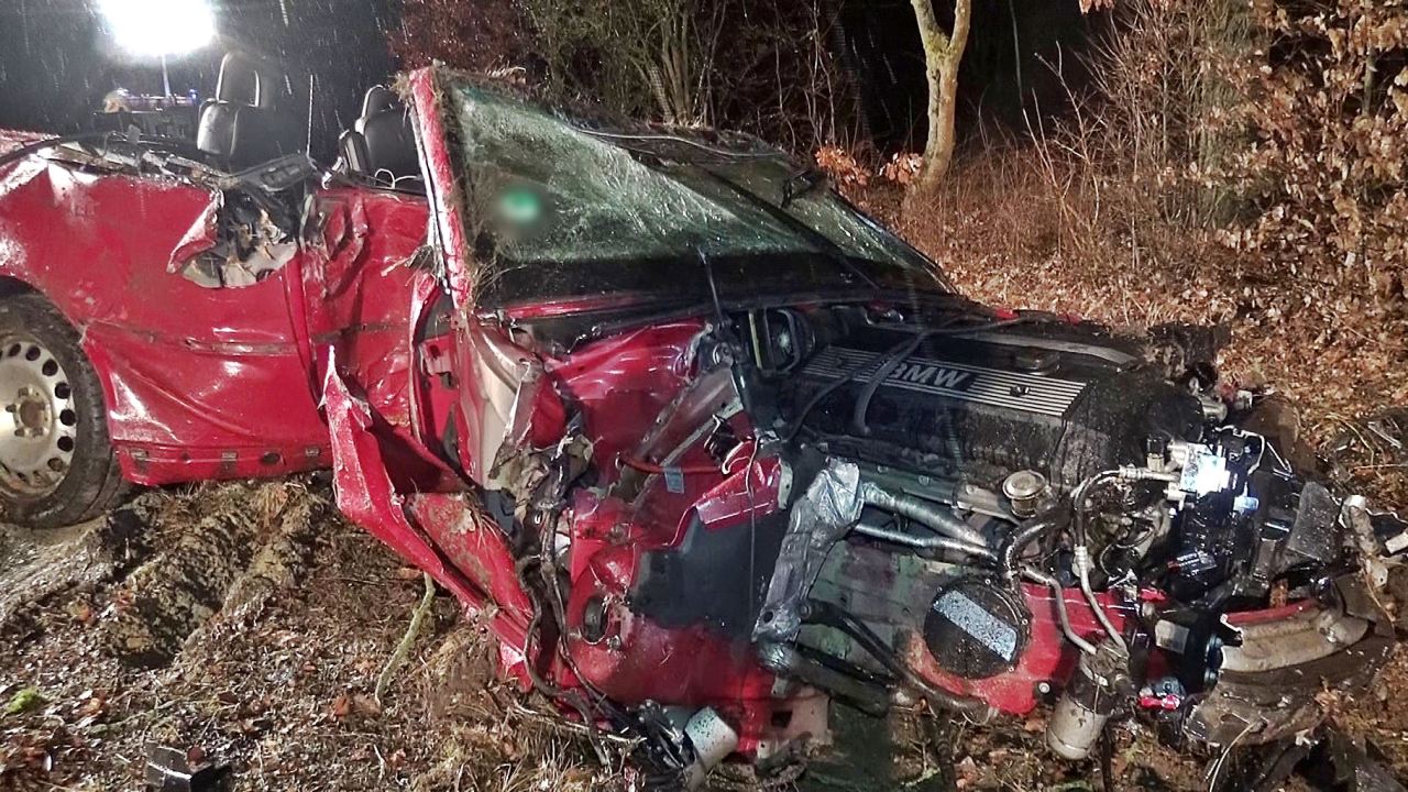 Schwerer Verkehrsunfall Pressath Trabitz Eschenbacher Straße B470 10