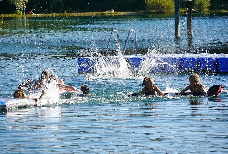 Schwimmbad, Freibad, Schwimmen, Kinder, plantschen, Sommer, Hallenbad, Spaß, Kinder