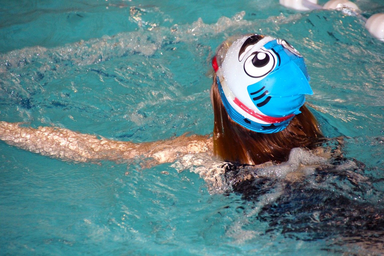 Schwimmkurs_Weiden schwimmen Freibad bad abzeichen Bild pixabay Symbolbild