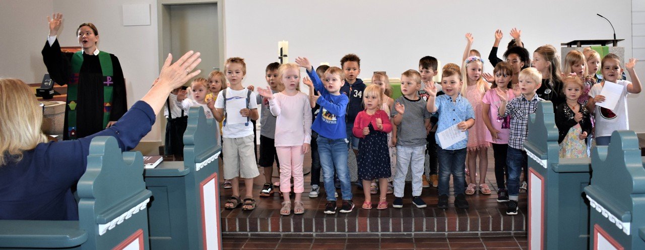 Segnung der Kita-Kinder beim Familiengottesdienst in der Michaelskirche2