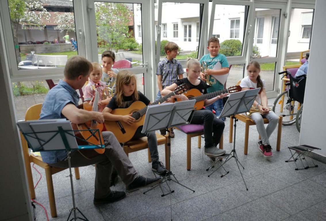 Seniorenheim Grafenwöhr Konzert Benno Englhart Musikstunde 1