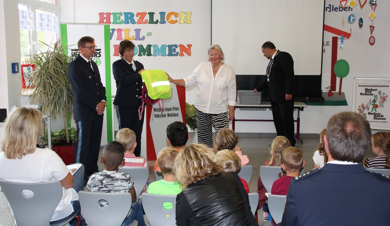 Sicher zur Schule - Sicher nach Hause Aktionstag Waldthurn Wolfgang-Caspar-Printz Volksschule Waldthurn
