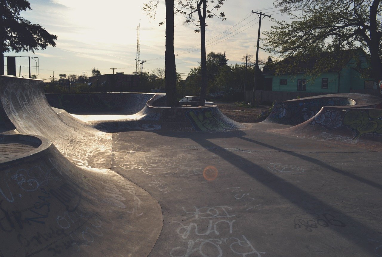 Skatepark Beton Pflaster Rampen Halfpipe Stadt pixabay