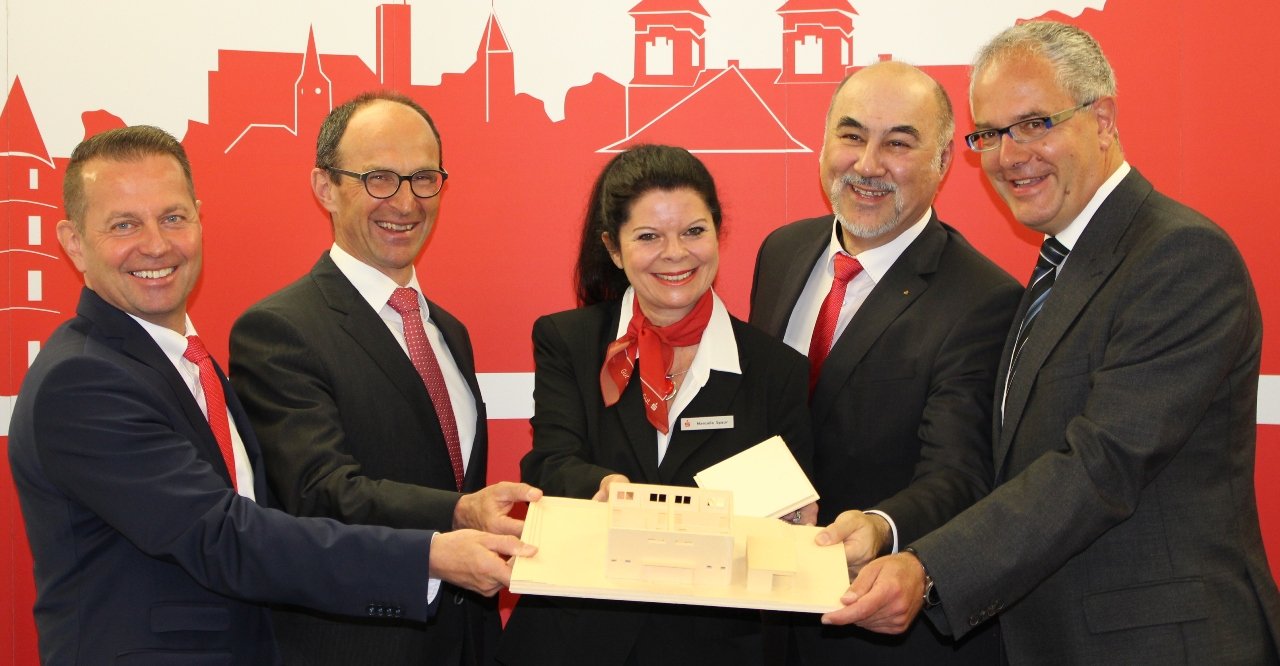 Sparkasse NeustadtWN, Immobilien