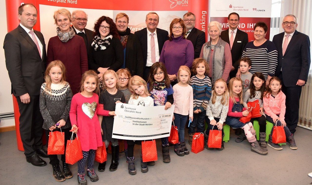 Sparkasse Oberpfalz Nord Spende Schulen Kindergarten St. Dyonisius