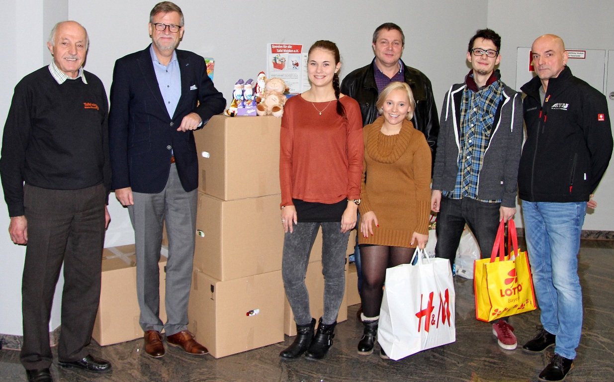 Spende ATU Mitarbeiter Sachspende Weidener Tafel Tafel Weiden Bild Jürgen Wilke
