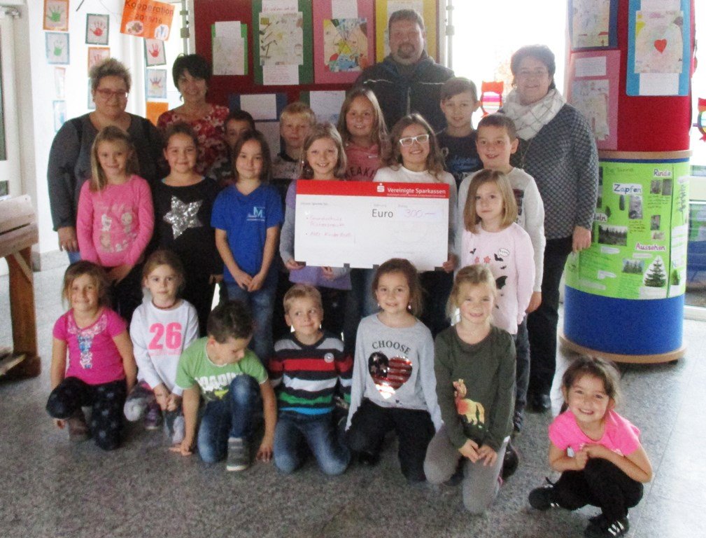 Großzügige Spende für Grundschule und Kindergarten