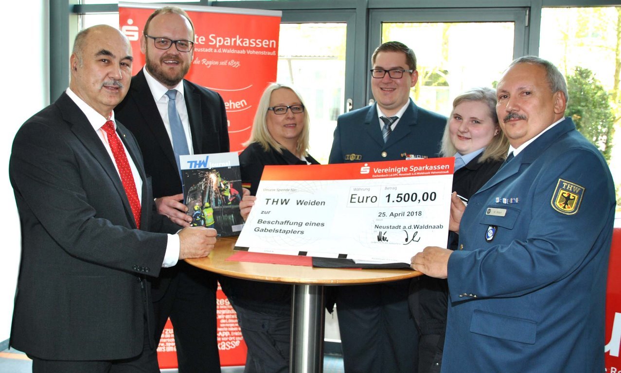 Spende Neuer Gabelstapler für THW Technisches Hilfswerk Weiden Vereinigte Sparkassen Eschenbach NeustadtWN Vohenstrauß