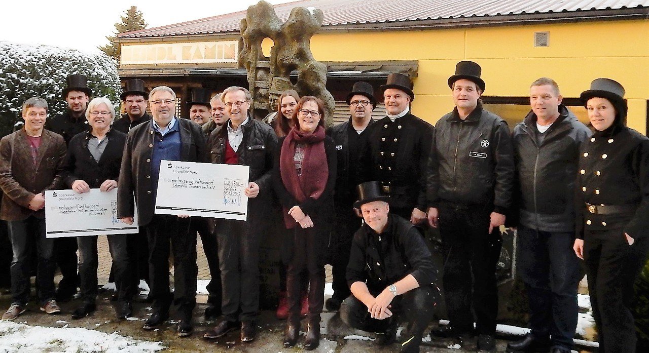 Spendenübergabe Heindl Kamin