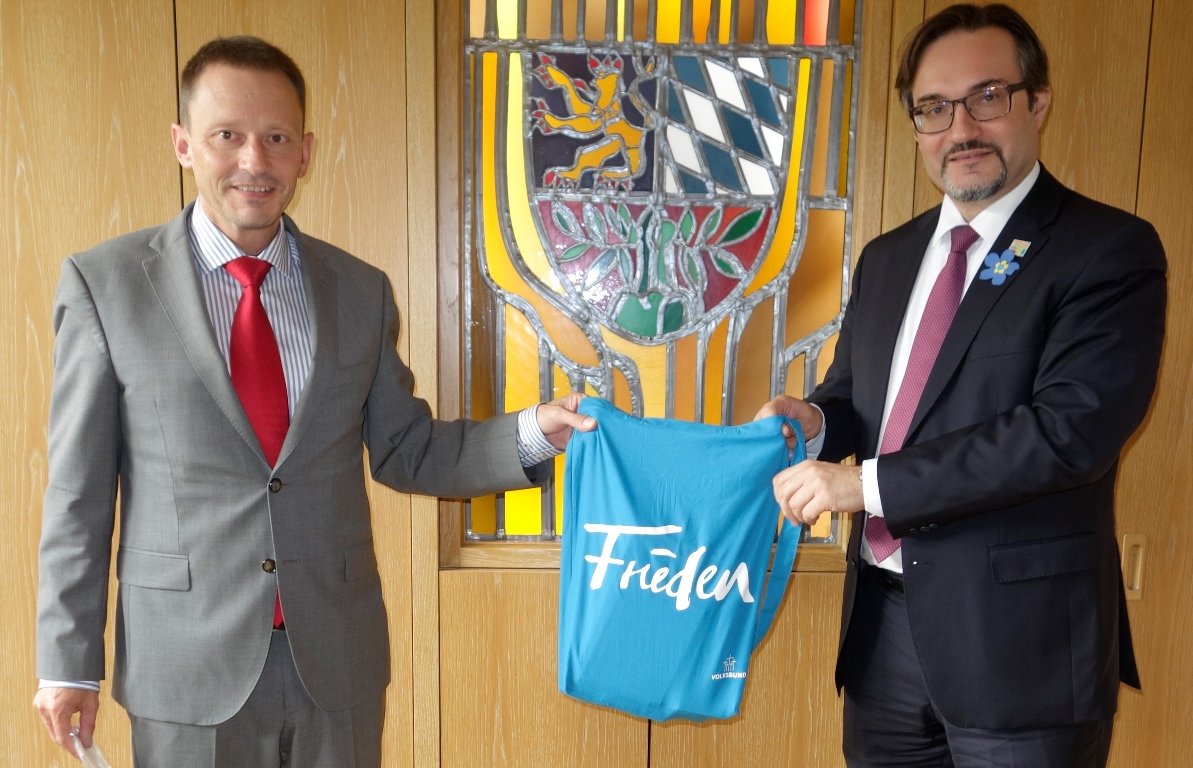 Stadt Weiden Oberbürgermeister Jens Meyer, Dr. Dario Vidojkovic Geschäftsführer Volksbund Kriegsgräberfürsorge