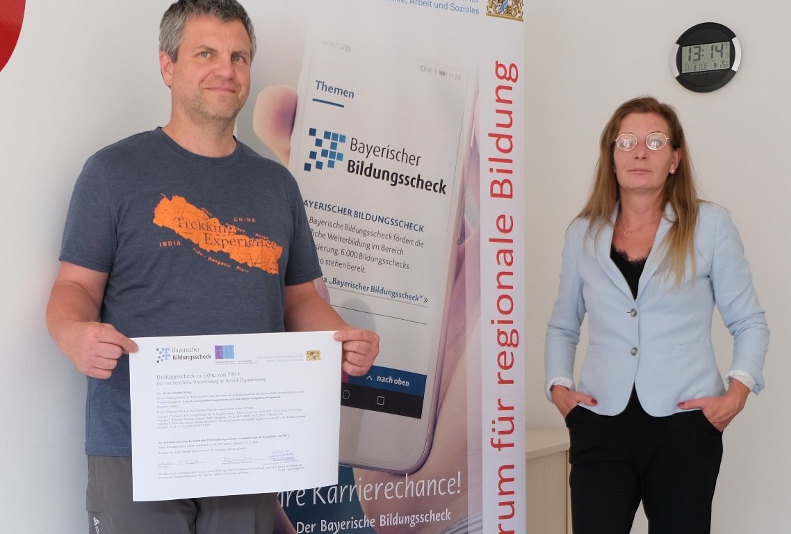 Stephan König, Dagmar Bock Bayerischer Bildungsscheck Berufliche Weiterbildung Bereich Digitalisierung VHS Weiden