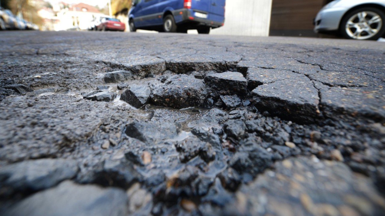 Straße Schäden Bauarbeiten Tirschenreuth Neualbenreuth Symbol (2)