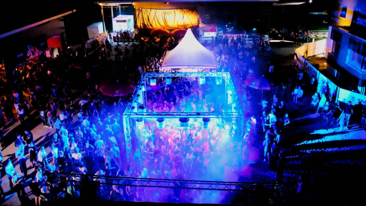 Summer Paradise Beachparty Parkstein Fest Feier Bilder Tobias Herschmann3