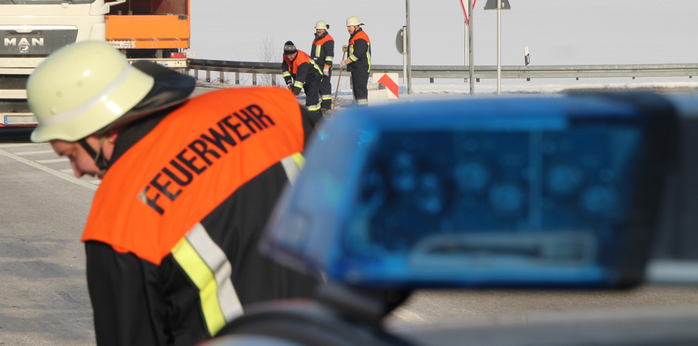 Drei Verletzte bei Auffahrunfall