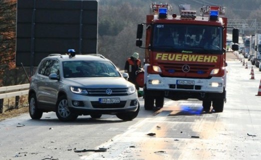 Vier Verletzte nach schwerem Unfall