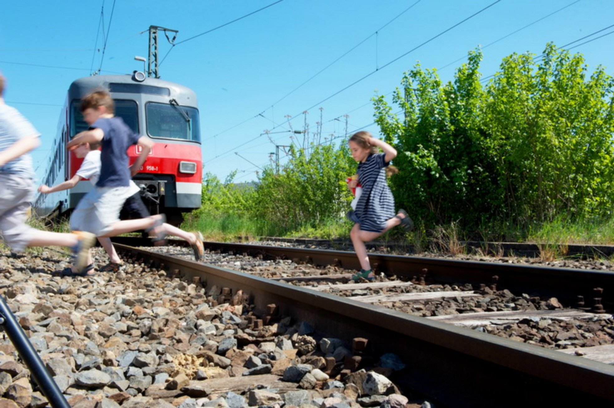 Gefährliches Spiel Bahngleise Warnung Bundespolizei