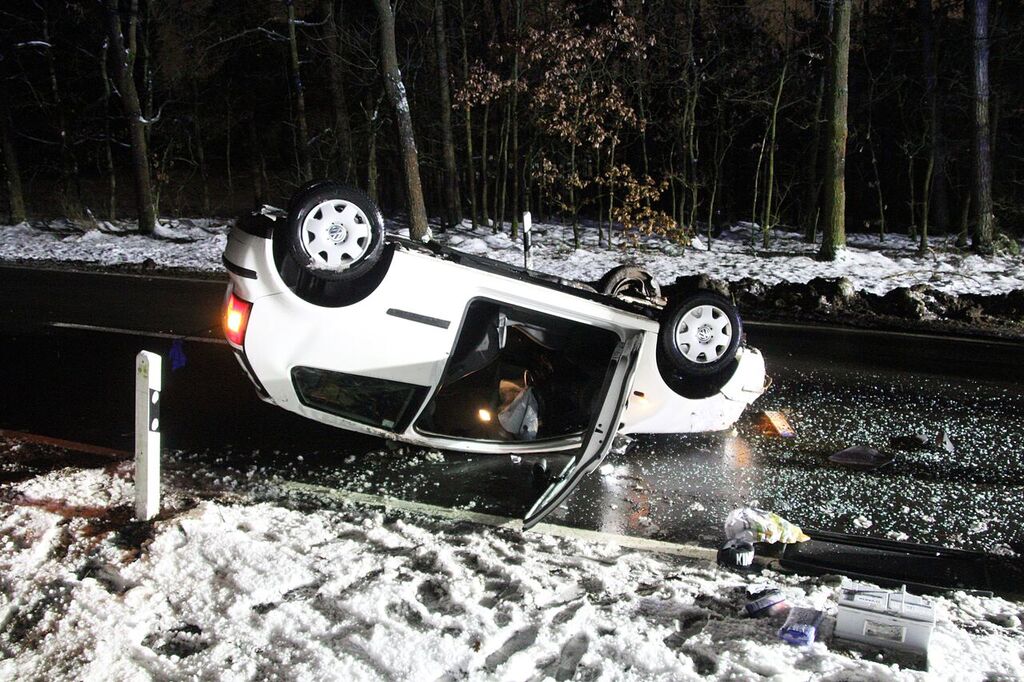 Unfall Polo Grafenwöhr Überschlagen