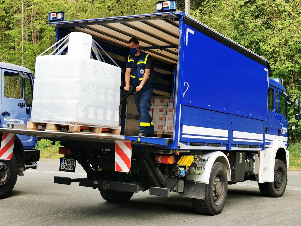 THW Weiden Einsatz Corona Desinfektionsmittel Lieferung (1)