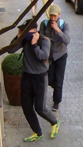 Täter_kurz_vor_Betreten_des_Geschäfts-2