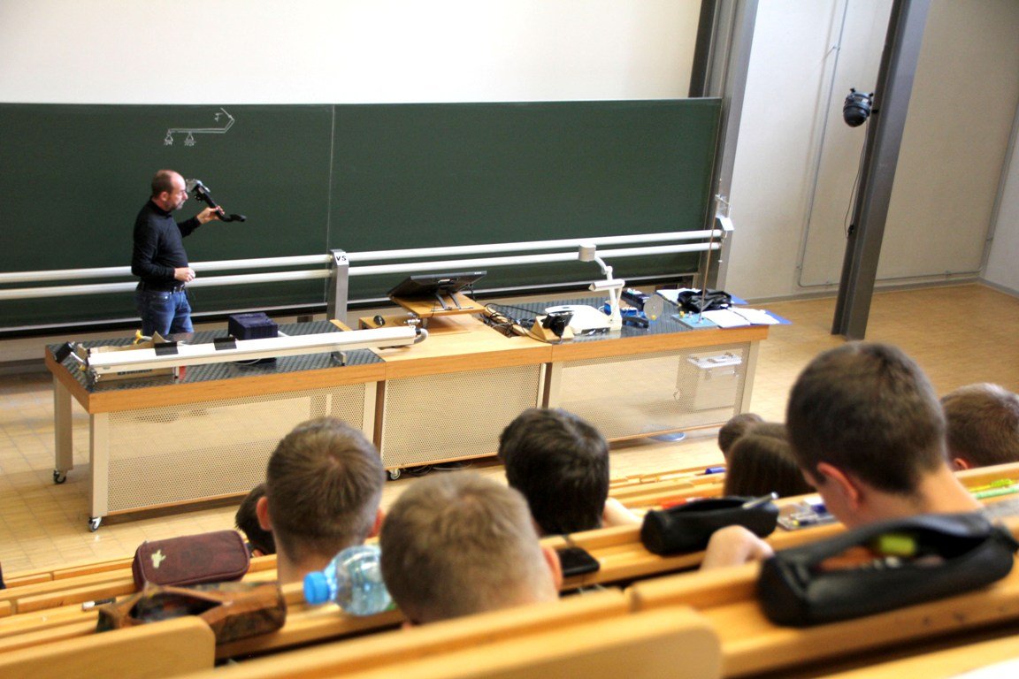 Tafel, Lernen Schnupperwoche OTH Weiden, Hörsaal Studenten Studierende studieren lernen Vorlesung Dozent Professor Symbol