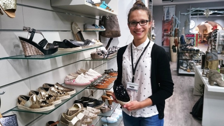 Tag für Afrika, Weiß, Schuhe, verkaufen, Schuhgeschäft, Vanessa Kiermeier