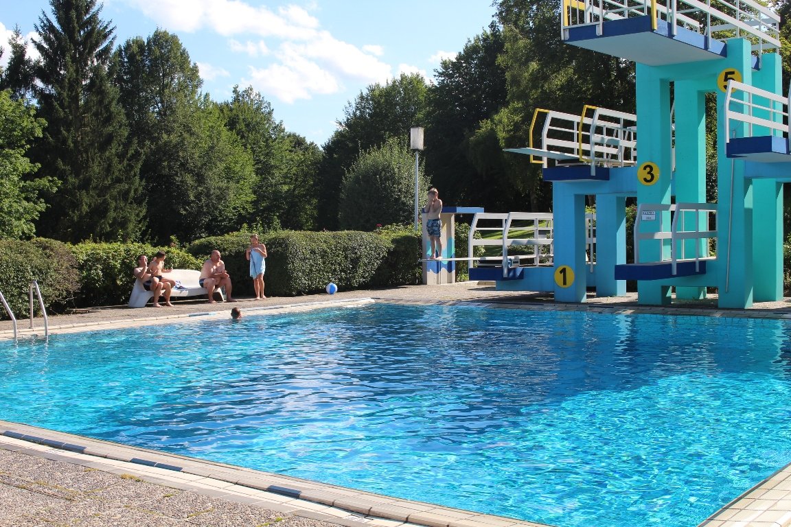Terrassenbad Pleystein ist beliebtester Badeort der Nordoberpfalz Nordoberpfälzer Freibad Schwimmbad Pleystein (1)