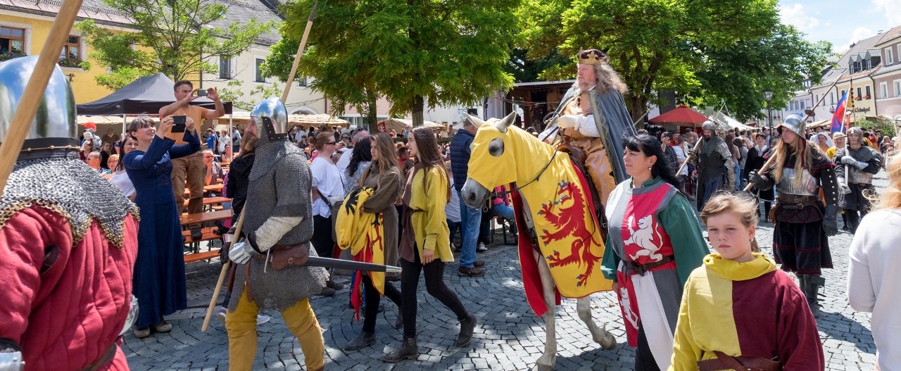 Theater-Karl-Spectaculum Historisches Marktspectaculum Bärnau Feuer Schwerter Lanzen Bild Klaus Schicker 1