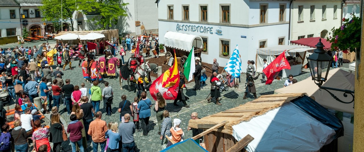 Theater-Karl-Spectaculum Historisches Marktspectaculum Bärnau Feuer Schwerter Lanzen Bild Klaus Schicker2