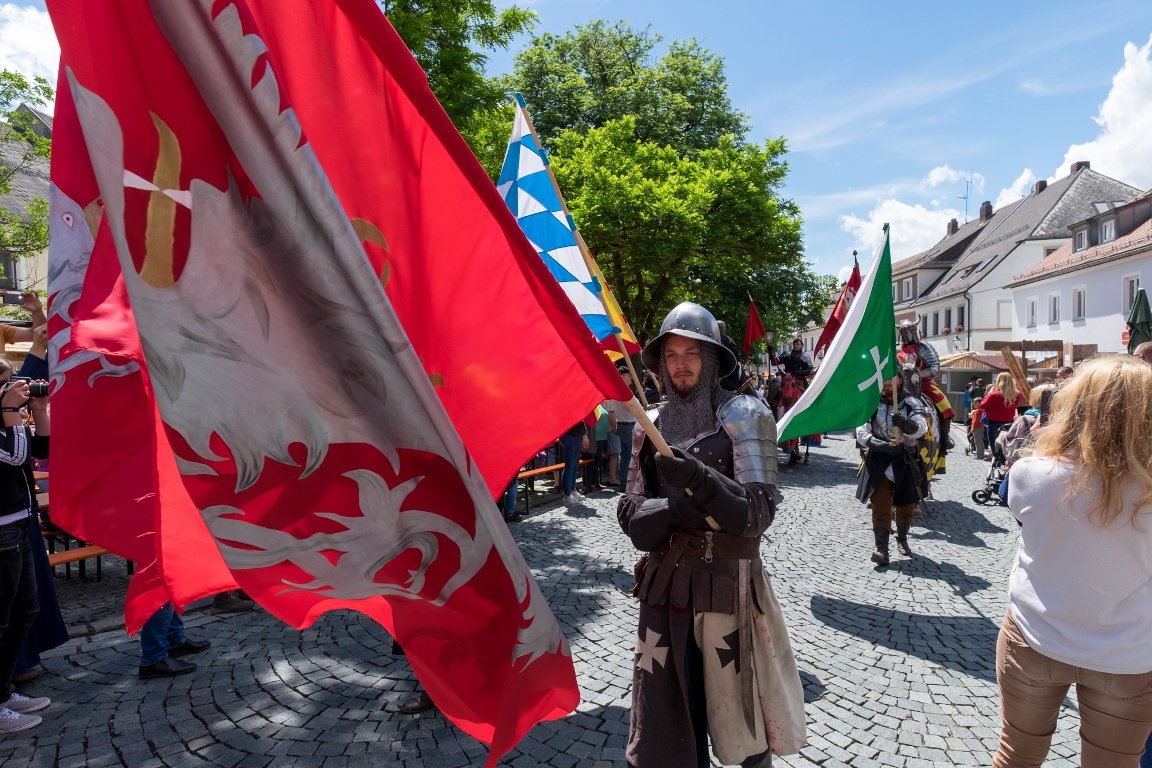 Theater-Karl-Spectaculum Historisches Marktspectaculum Bärnau Feuer Schwerter Lanzen Bild Klaus Schicker3