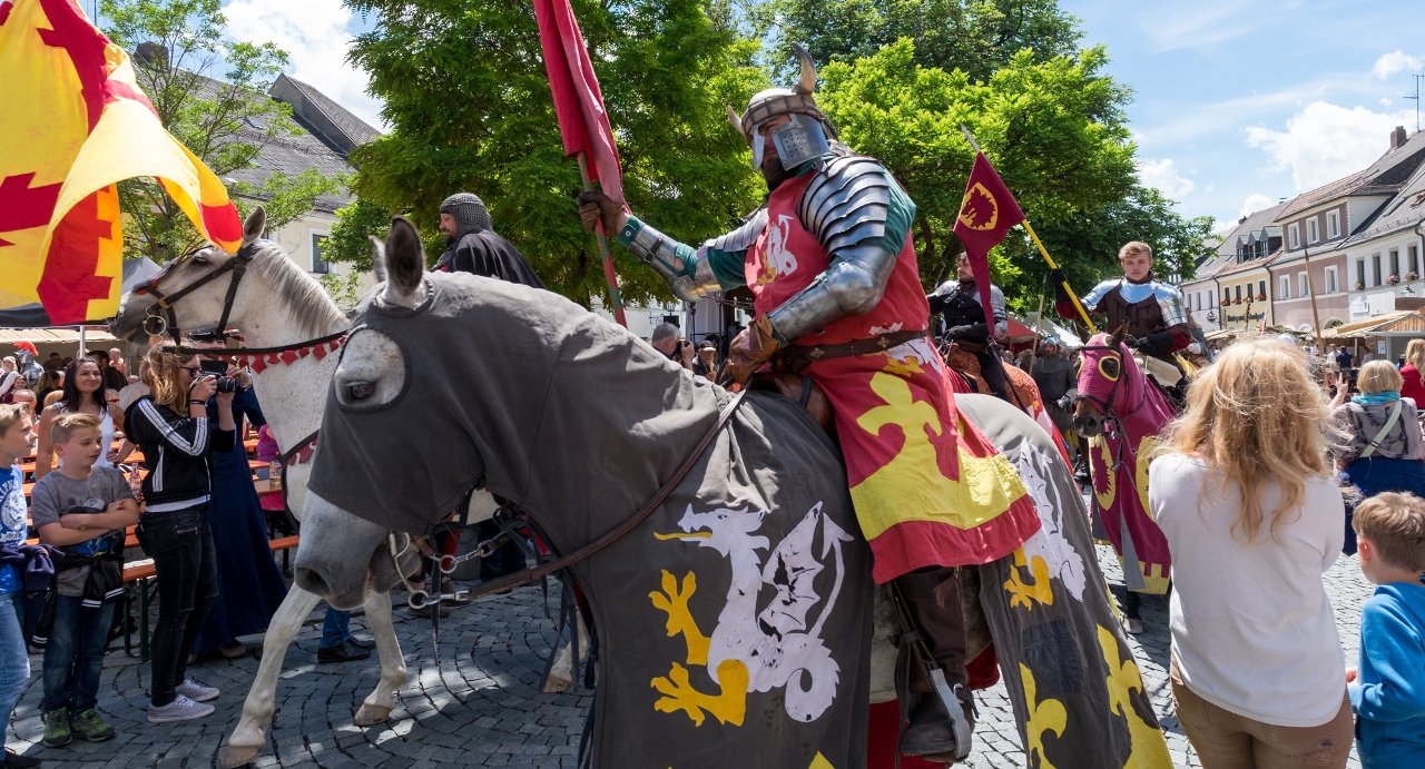 Theater-Karl-Spectaculum Historisches Marktspectaculum Bärnau Feuer Schwerter Lanzen Bild Klaus Schicker4