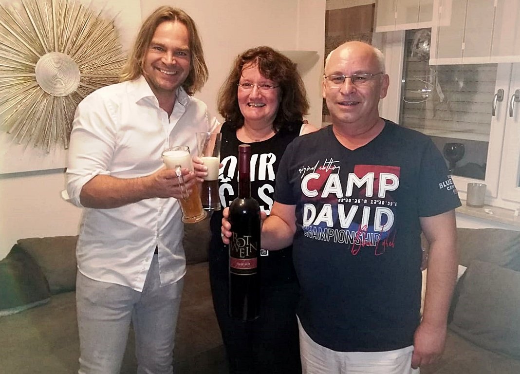 Tim Wilhelm Münchner Freiheit Geburtstag Sandra Gattaut