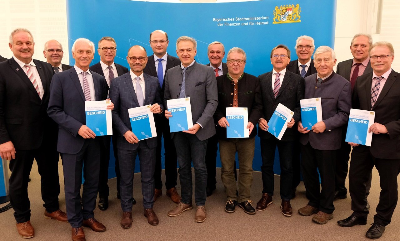 Tirschenreuth_Landkreis_Übergabe Förderbescheid_Füracker-Scheidler-Bürgermeister