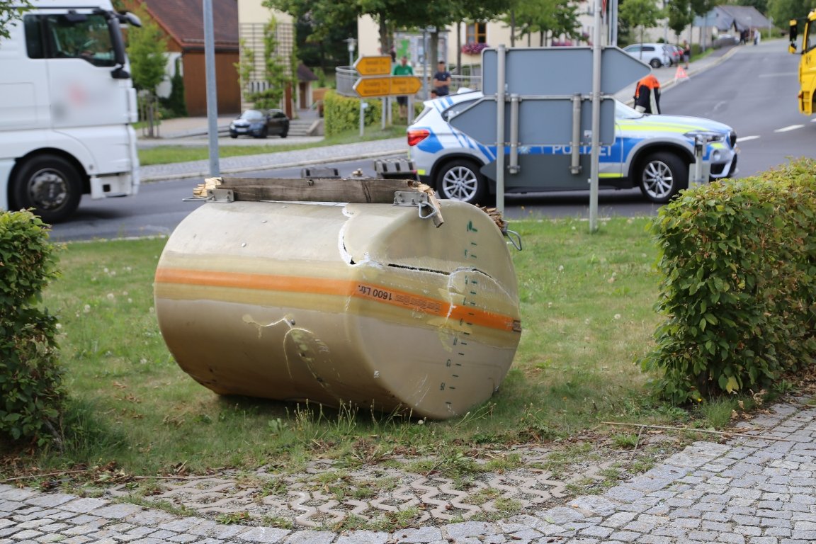 Tödlicher Unfall Brand Mann rast in Gebäudefassade (1)