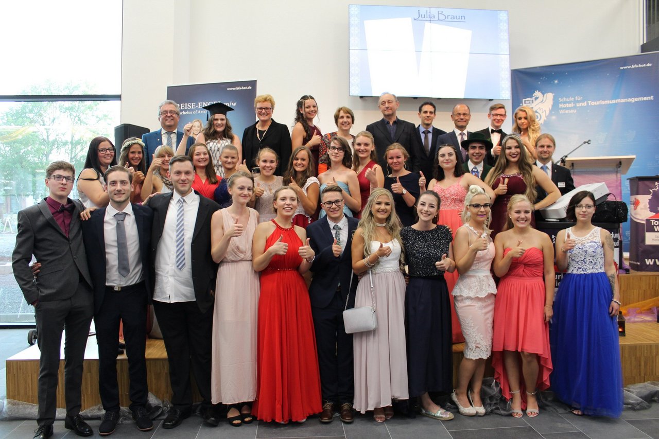 Tourismusfachschule Wiesau Berufschule Wiesau Abschluss Entlassfeier Absolventen Erste Bachelor Absolventen14