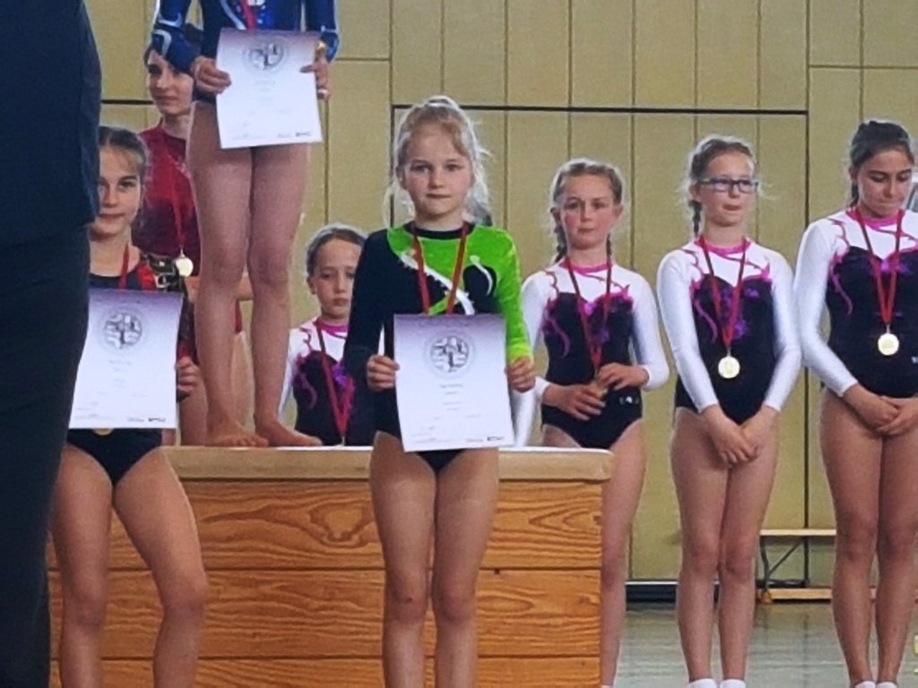 Turnerinnen DJK Pressath Ida Kirchberger, Lena Schiml und Matilda Schraml2